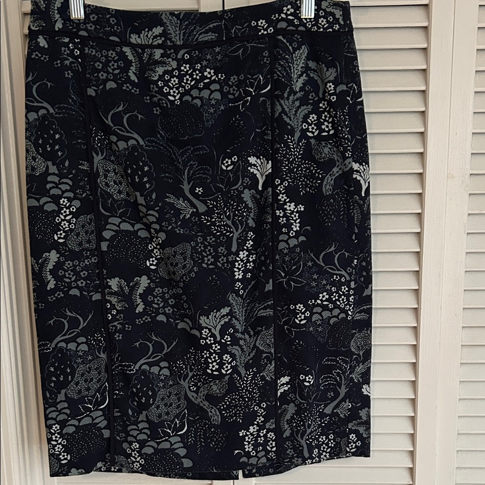 Ann Taylor Floral Black Women's Skirt Size 8